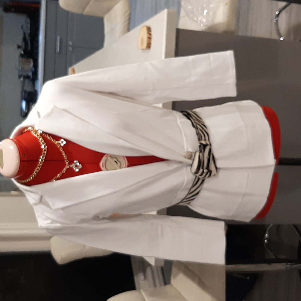 Pinko open white blazer it's not belted